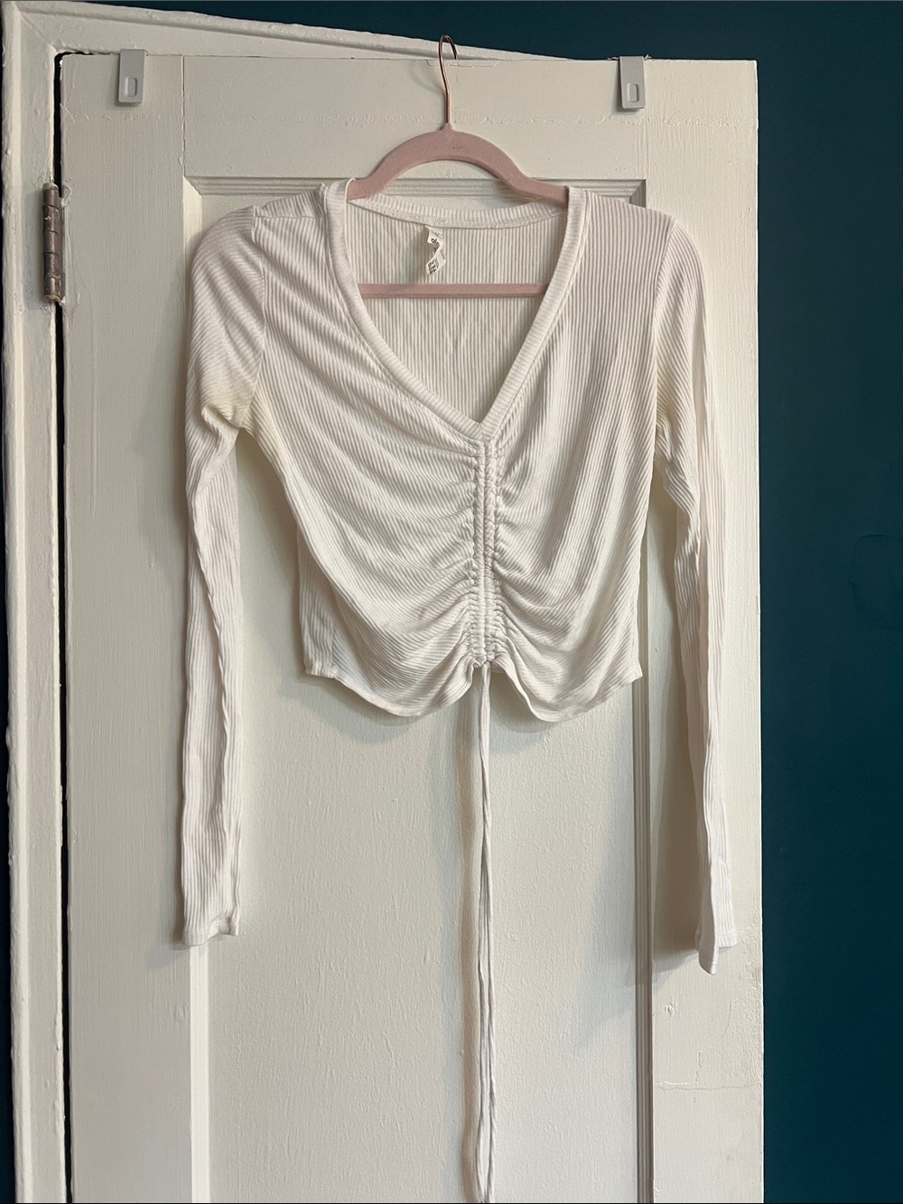 **WORN ONCE** ALO Yoga Cream Ribbed V‑Neck Ruched Long‑Sleeve Crop Top